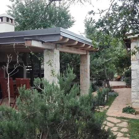 Holiday Stone Corner בית נופש *