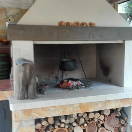 Holiday Stone Corner בית נופש *