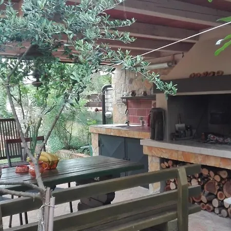 Holiday Stone Corner בית נופש