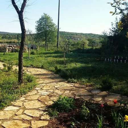 בית נופש Holiday Stone Corner רוביני