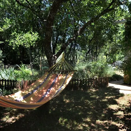Holiday Stone Corner בית נופש רוביני