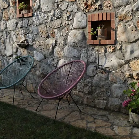 בית נופש Holiday Stone Corner רוביני